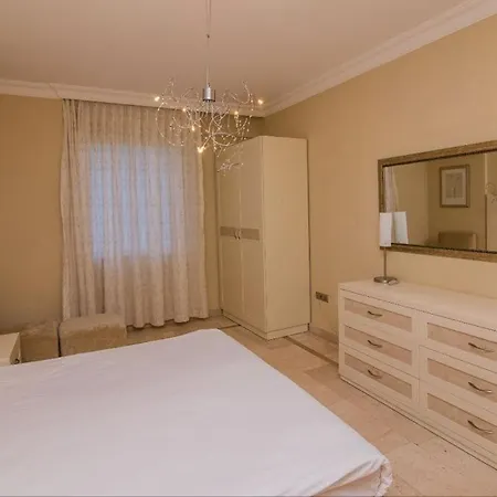 Gold City Apartment